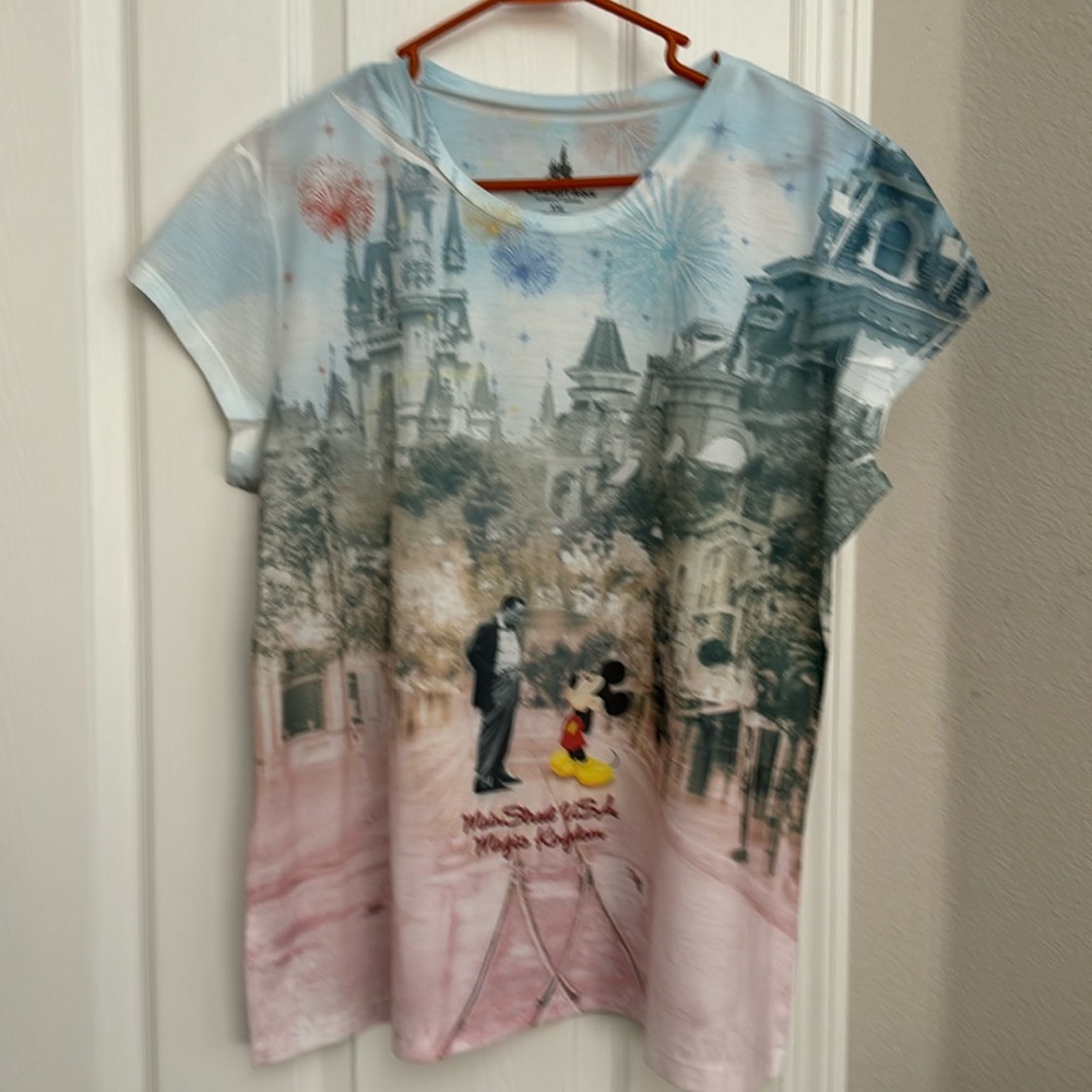 Disney women’s tee - great condition